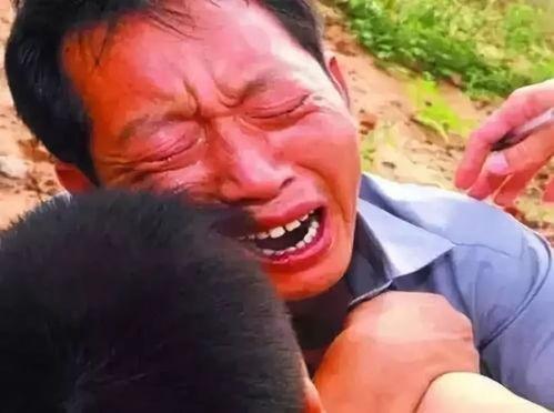 邢台抱孩子吃瓜事件视频,传统习俗还是不文明行为?